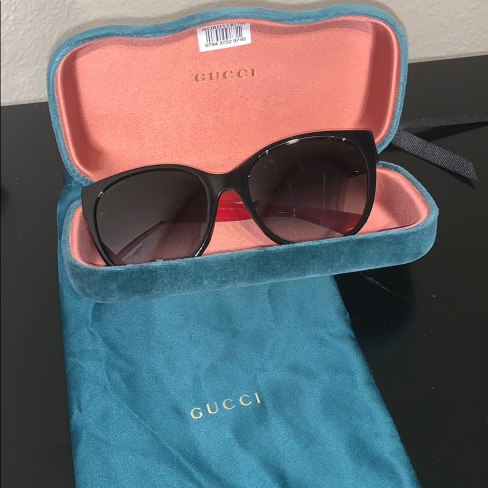 Authentic Never Worn Gucci Sunglasses - image 3